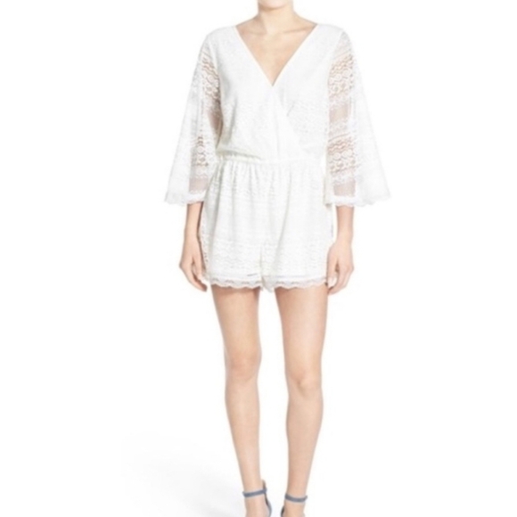 NWOT BAND OF GYPSIES FOR ANTHRO WHITE LACE V-NECK ROMPER LINED SO BEAUTIFUL - Picture 1 of 9